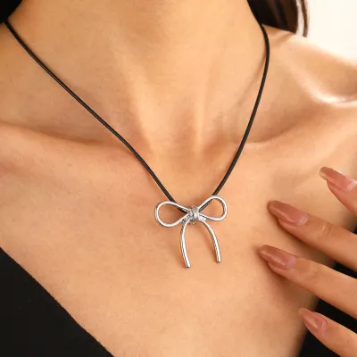Women Simple Fashion Metal Bow Necklace