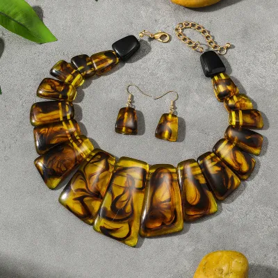 Retro Personality Exaggerated Vintage Plastic Resin Clavicle Chain Necklace Earrings Set