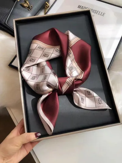 Women Fashion Geometric Pattern Printed Square Polyester Scarf