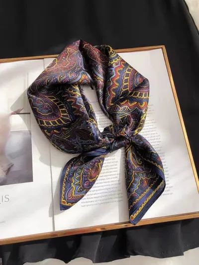 Women Fashion Geometric Pattern Printed Square Polyester Scarf