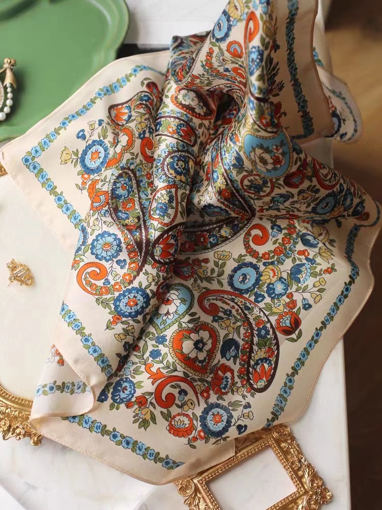 Wholesale Women Fashion Geometric Pattern Printed Silk Scarf Wholesale Women Fashion Geometric Pattern Printed Silk Scarf