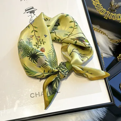 Women Fashion Geometric Pattern Printed Square Polyester Scarf