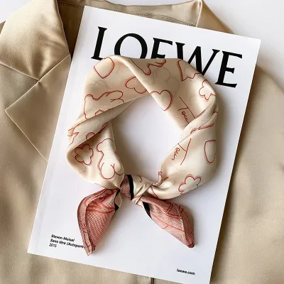 Women Fashion Geometric Pattern Printed Square Polyester Scarf