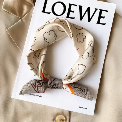 Women Fashion Geometric Pattern Printed Square Polyester Scarf