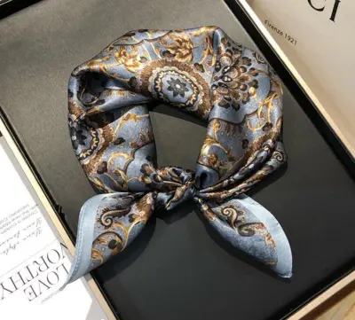 Women Fashion Geometric Pattern Printed Square Polyester Scarf