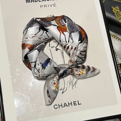 Women Fashion Geometric Pattern Printed Square Polyester Scarf