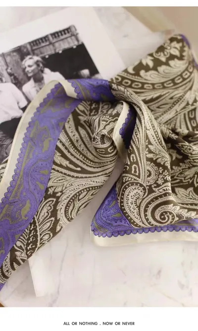 Women Fashion Geometric Pattern Printed Square Polyester Scarf