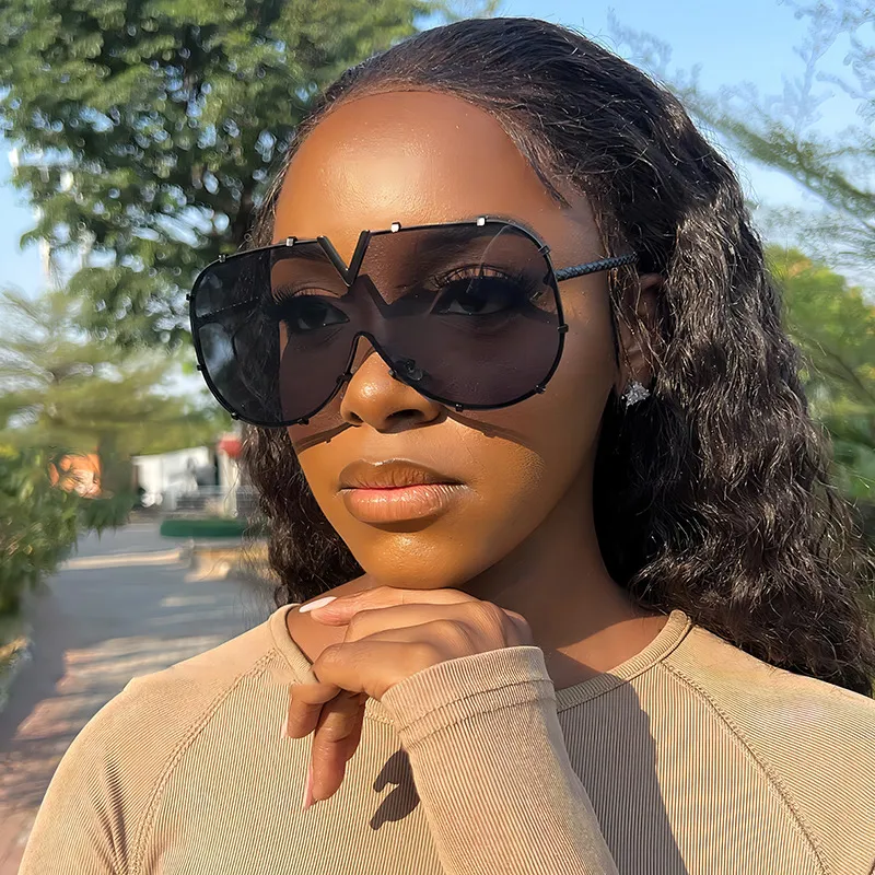 Women's Fashion Metal Frame Oval Box Sunglasses with AC Lens