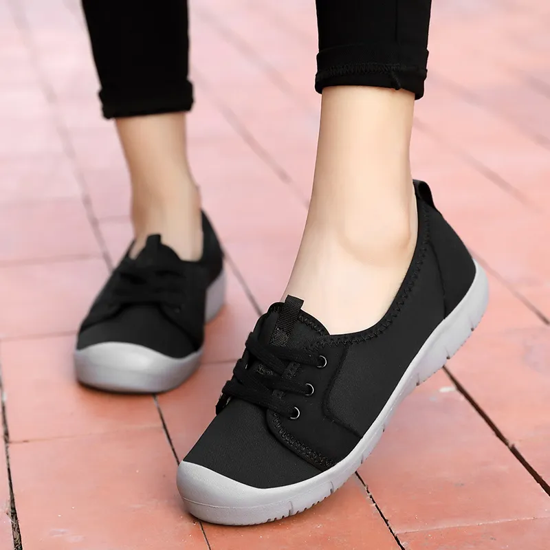 Women Plus Size Casual Breathable Flat Walking Sneaker with Abstract Pattern