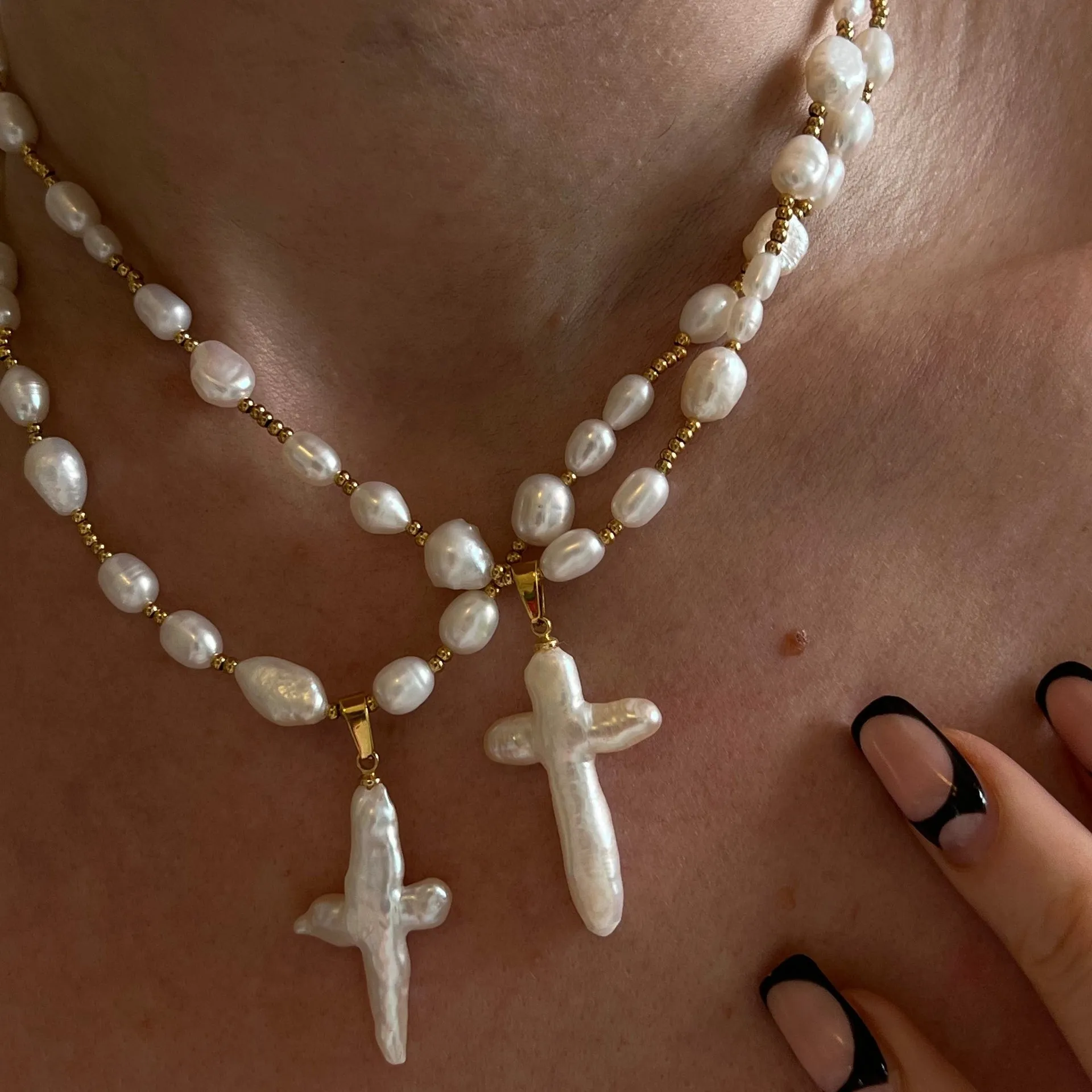 Women's Vintage Baroque Pearl Cross Shell Necklace