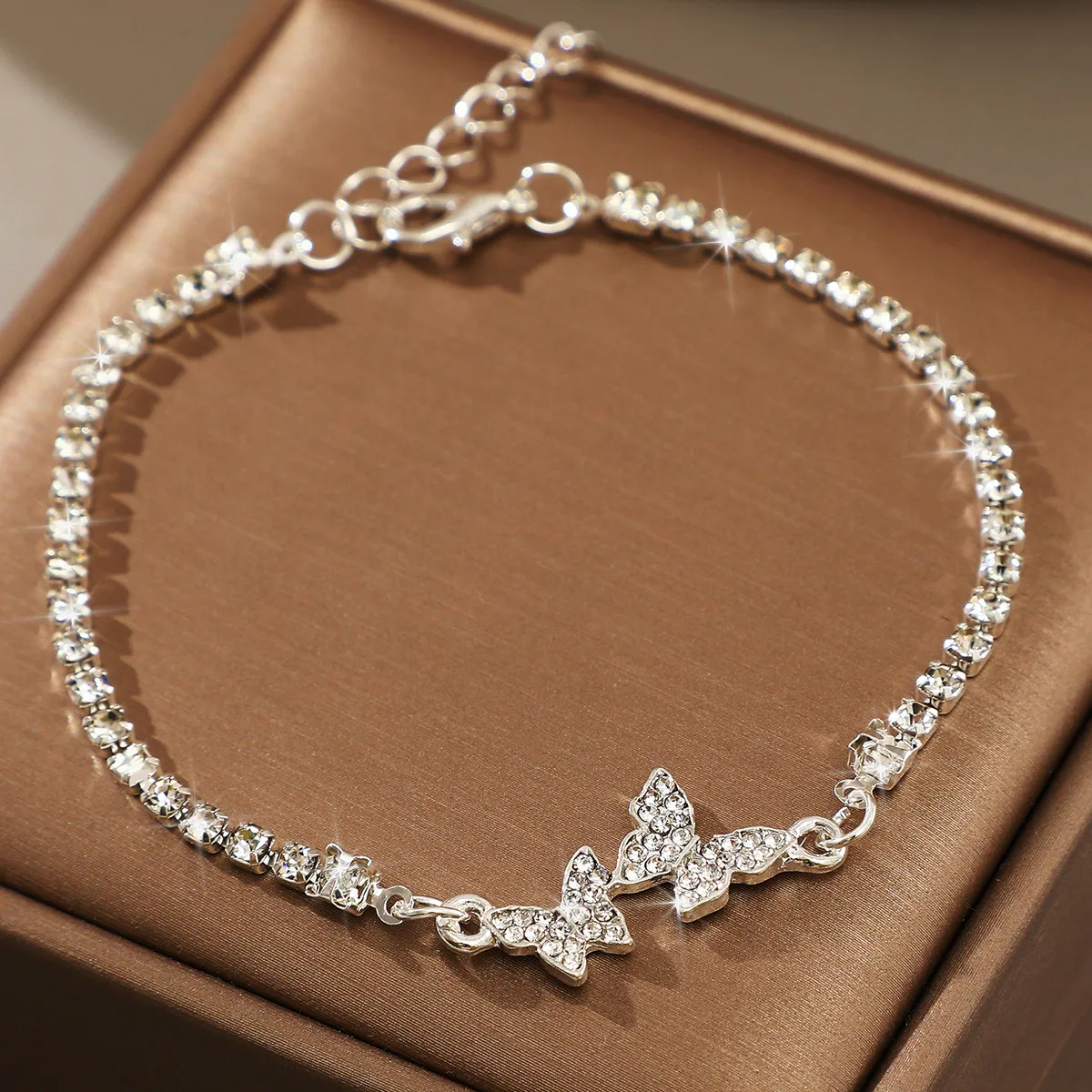 Women Simple Fashion Butterfly Rhinestone Alloy Bracelet