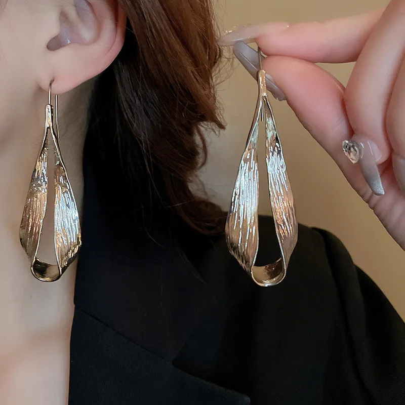 Fashion Women Metallic Drops Leaves Exaggerated Earrings