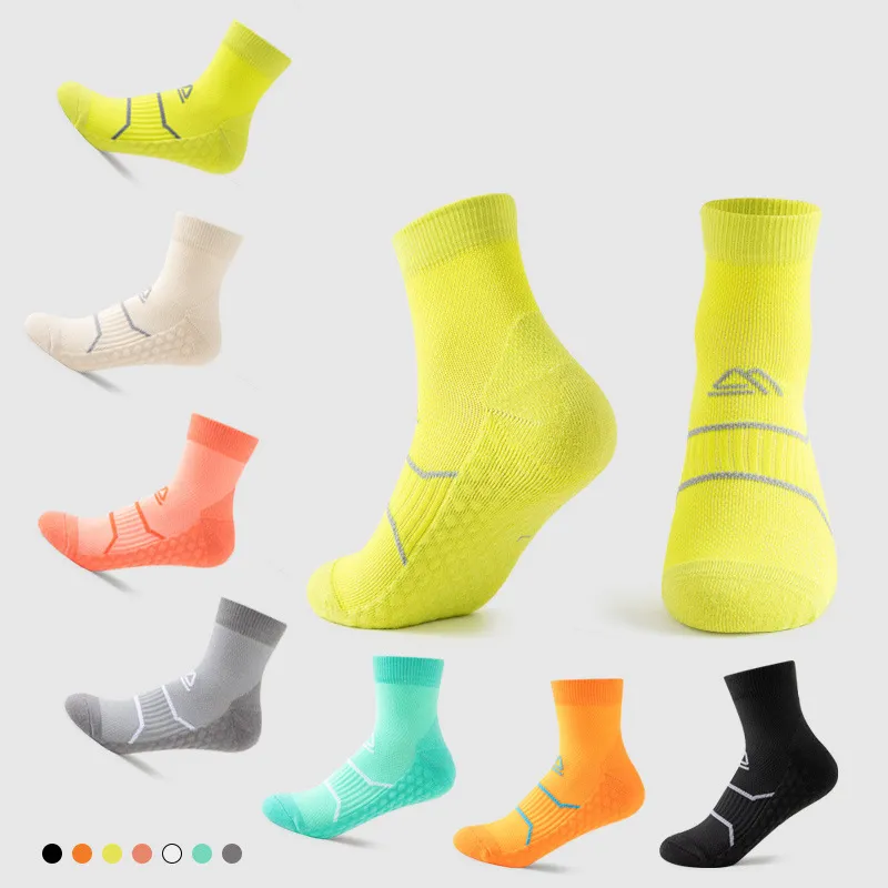 Men Sport Socks Thick Non-Slip Quick-Drying Nylon Geometric Pattern
