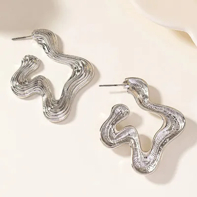 Women Retro Exaggerated Metal Geometric Irregular Earrings