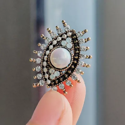 Women Fashion Simple Evil Eye Rhinestone Alloy Brooch