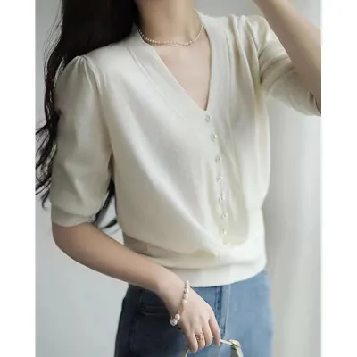 Women V-Neck Pearl Decorated Short Sleeve Knitted Top