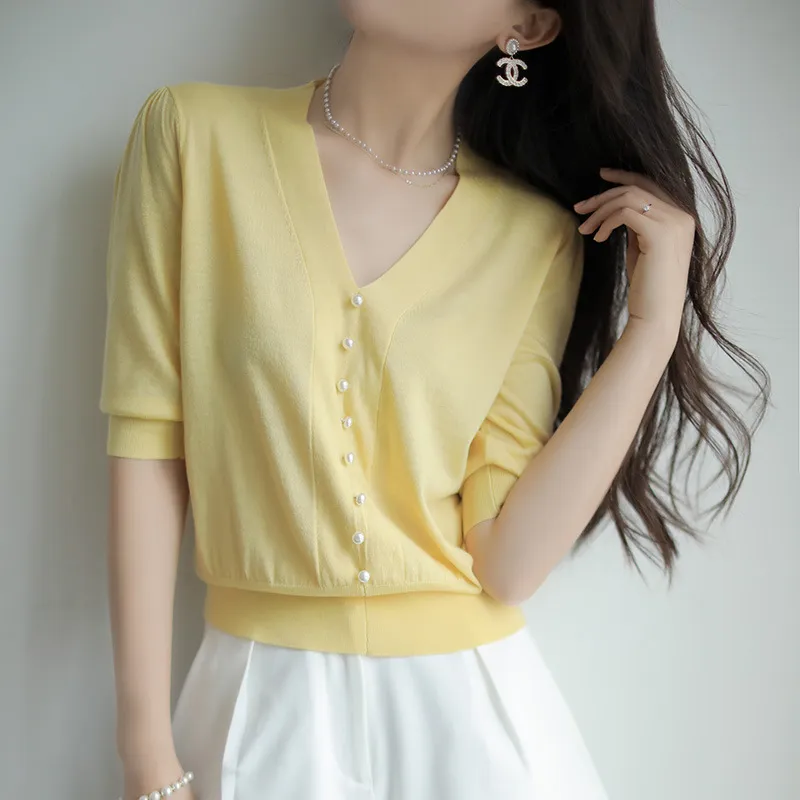 Women V-Neck Pearl Decorated Short Sleeve Knitted Top