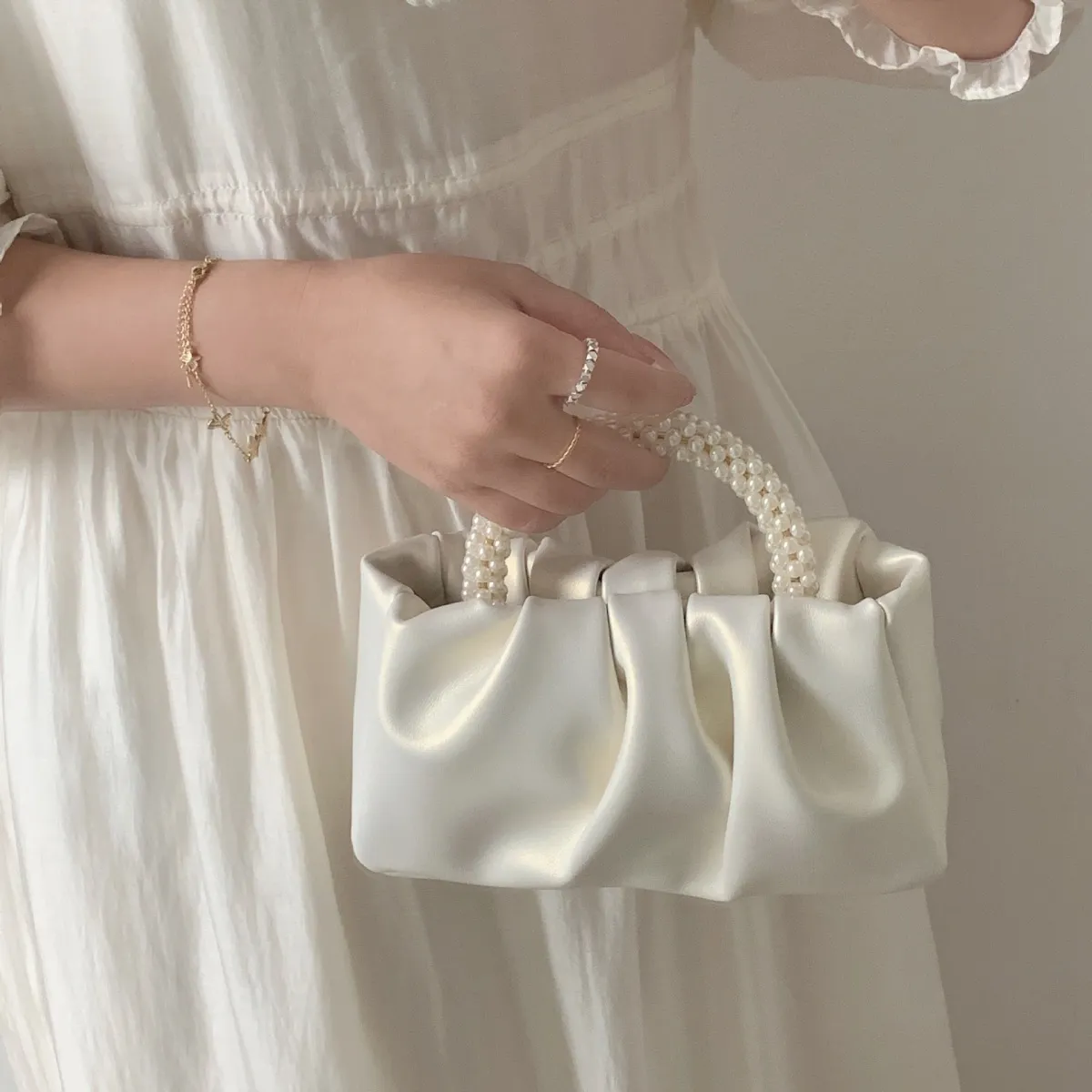 Women Fashion Creased Pearl Handle Crossbody Bag