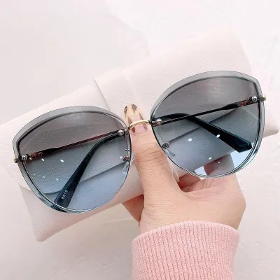 Women Fashion Frameless Cut-Edge Heart Sunglasses
