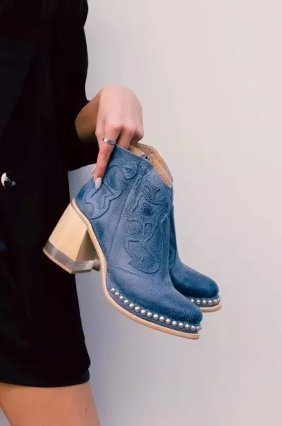 Women Fashion Plus Size Vintage Embroidered Studded Leather Pointed Toe Chunky Heel Short Boots