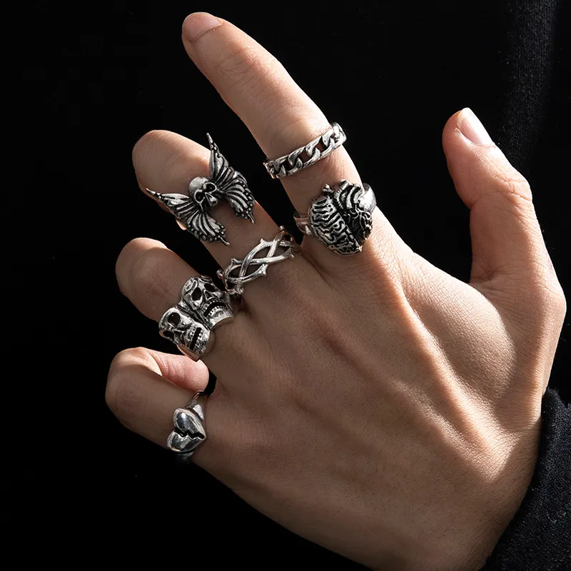 Men Exaggerated Retro Skull Hollow Heart Ring 6-Piece Set