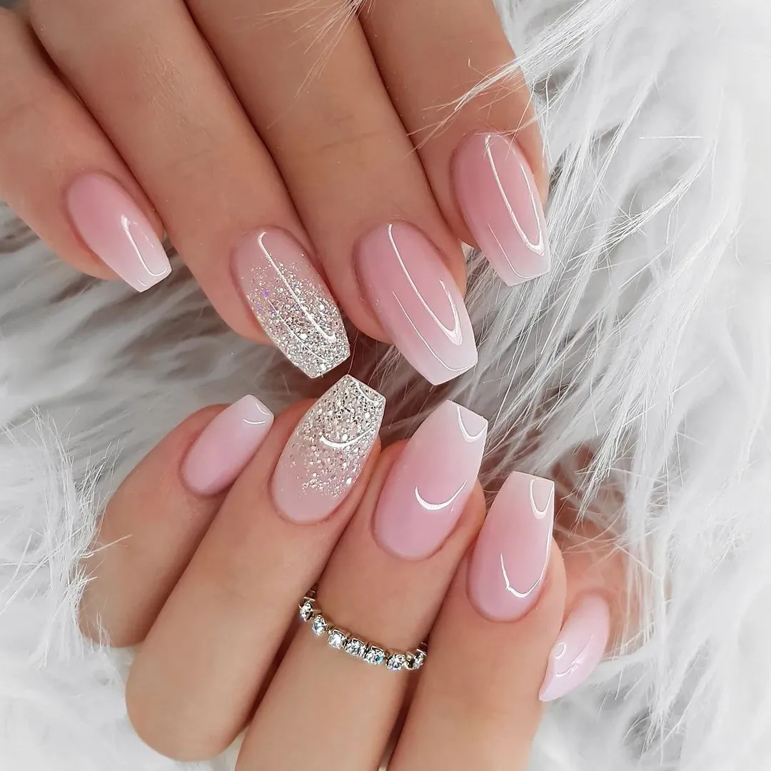 Women Fashion Pink Gradient Glitter Fake Nails