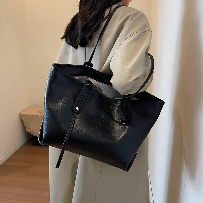 Women Fashionable Simple Large Capacity PU Tote Shoulder Bag Zipper Closure