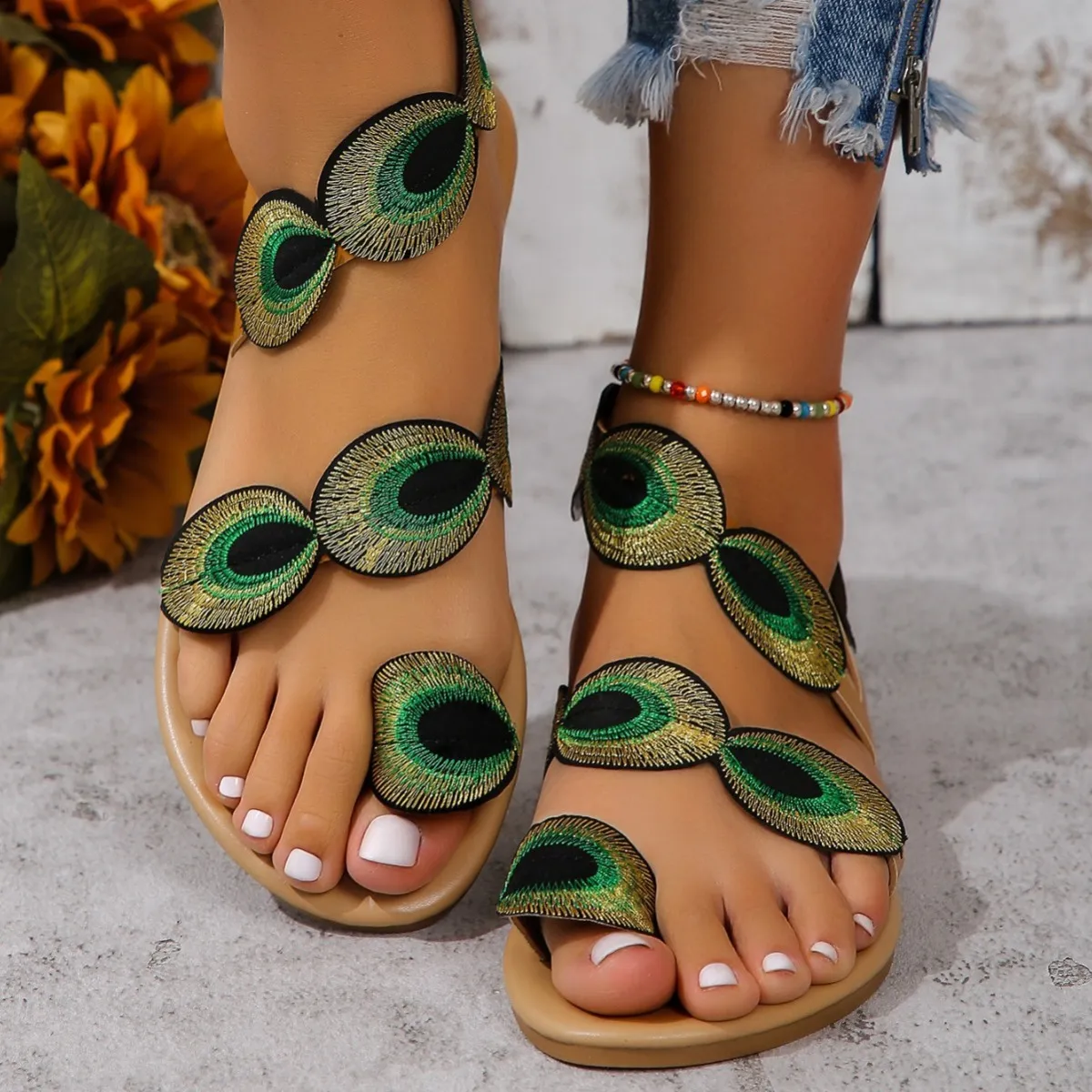 Women Fashion Retro Plus Size Peacock Eye Toe Round Toe Flat Sandals with Color Matching