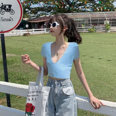 Women Fashion Tiny Flower Print Crop Top Slim Fit V-Neck