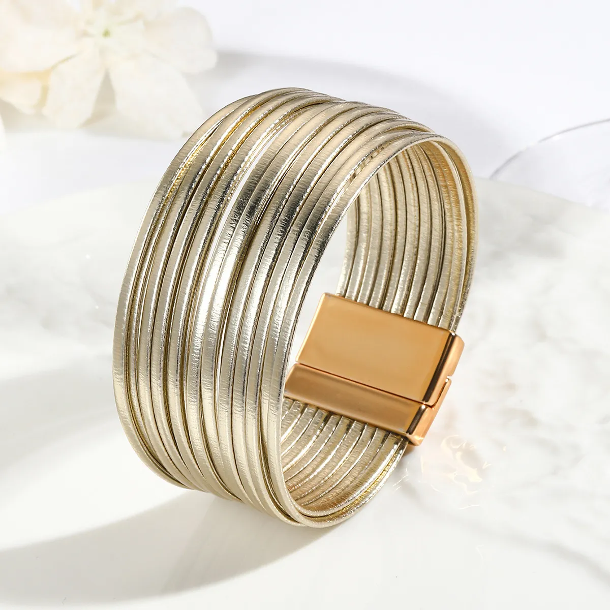 Women's Retro Multi-Layer PU Leather Magnetic Buckle Bracelet Geometric Fashion Commuter