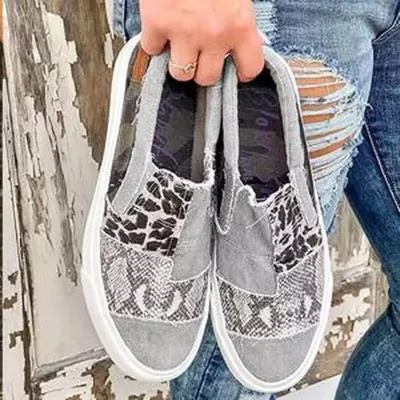 Women Plus Size Vintage Snake Patchwork Flat Canvas Slip On Sneakers