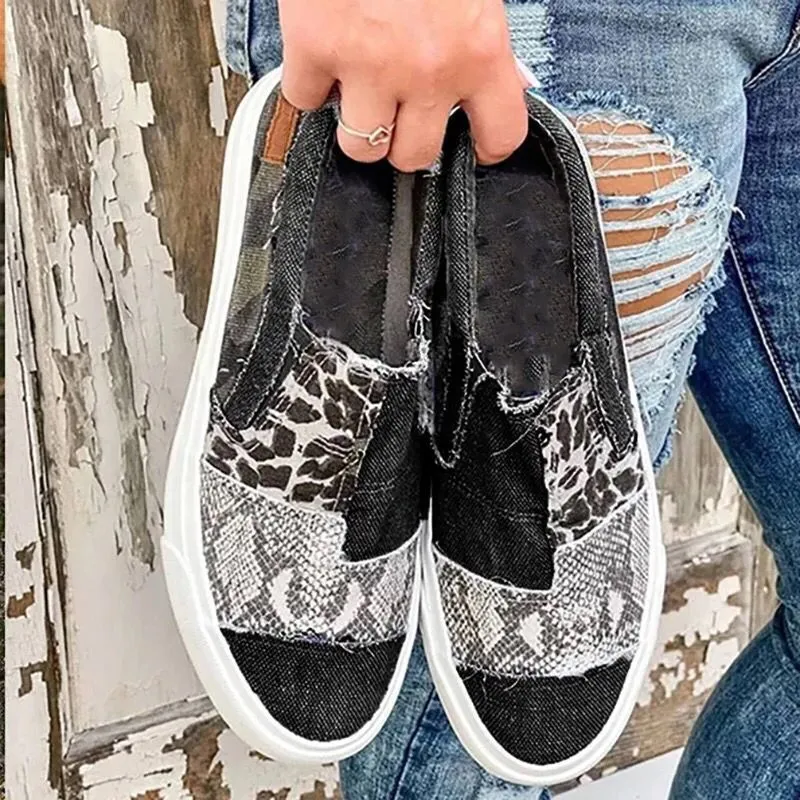 Women Plus Size Vintage Snake Patchwork Flat Canvas Slip On Sneakers
