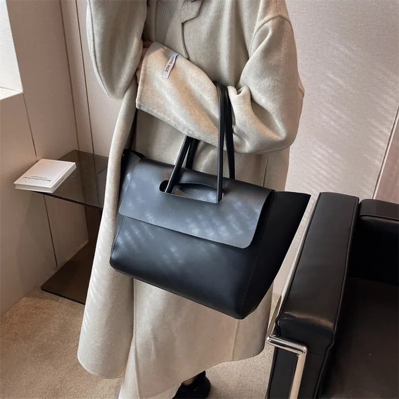 Women Fashionable Solid Color Large Capacity PU Tote Bag