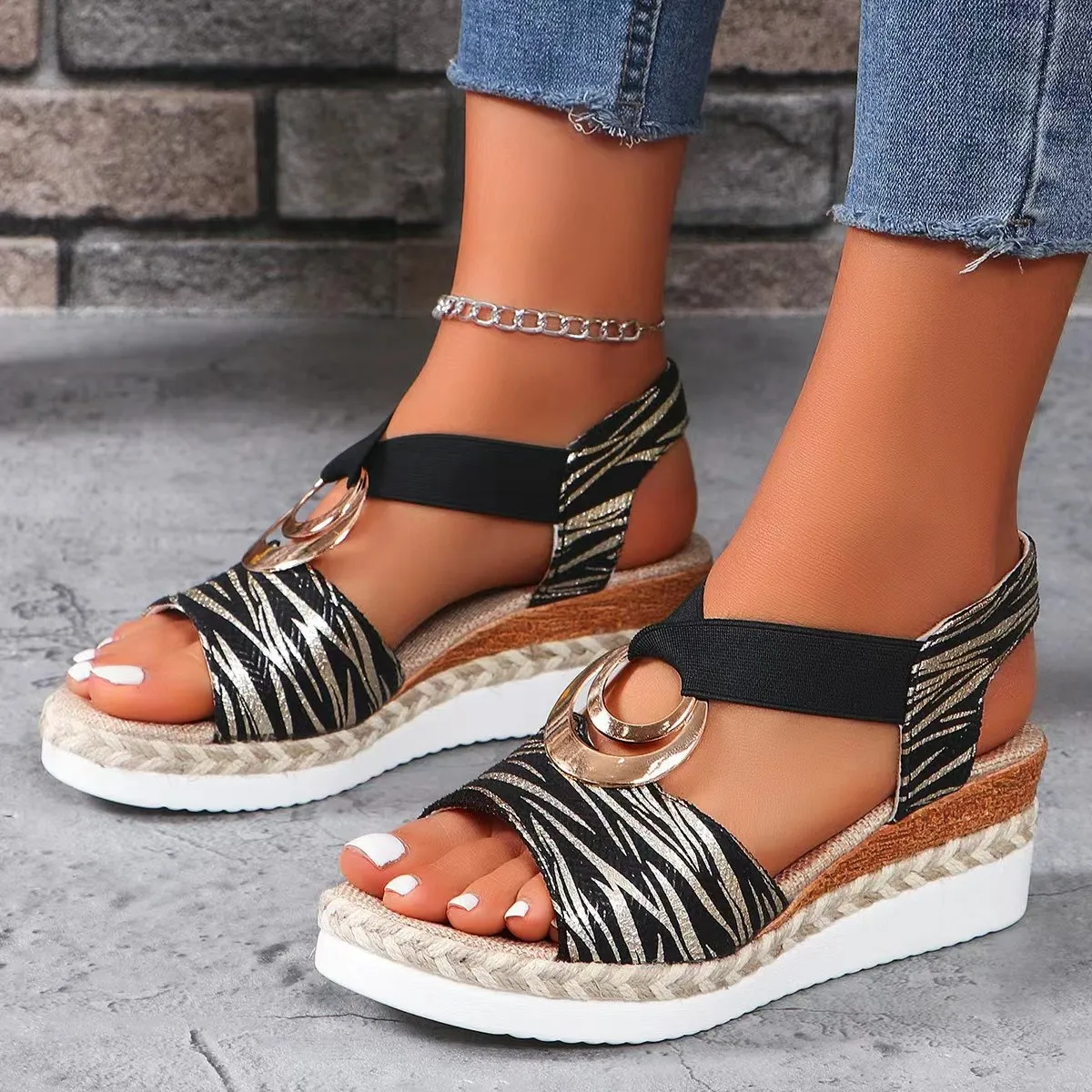 Women Summer Plus Size Thick-Soled Sandals With Metal Buckle