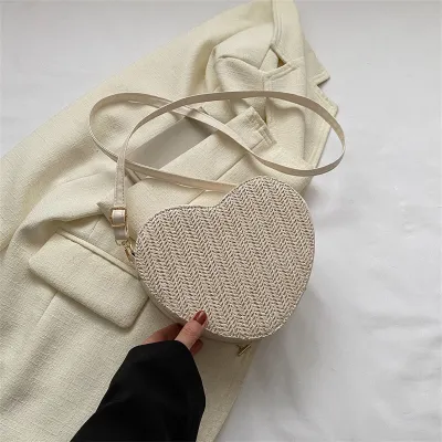 Women Fashion Simple Heart-Shaped Zipper Crossbody Bag