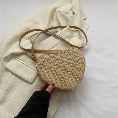 Women Fashion Simple Heart-Shaped Zipper Crossbody Bag