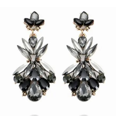 Women Fashion Simple Rhinestone Alloy Geometric Earrings