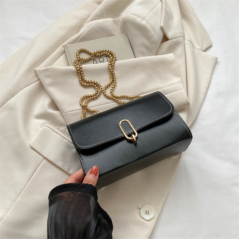 Wholesale Women Fashionable Simple Flap Lock Square Chain