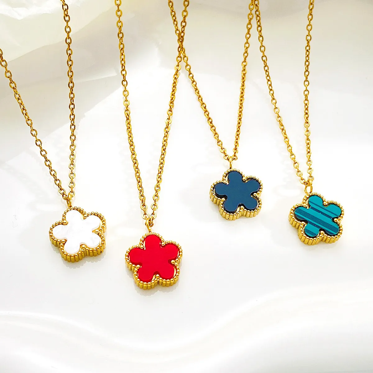 Women Fashion Simple Titanium Steel Necklace with Multicolor Floral Pendant