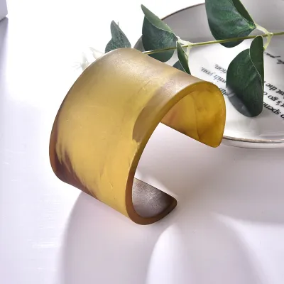 Women Simple Exaggerated Pattern Open Wide-Brimmed Acrylic Bracelet