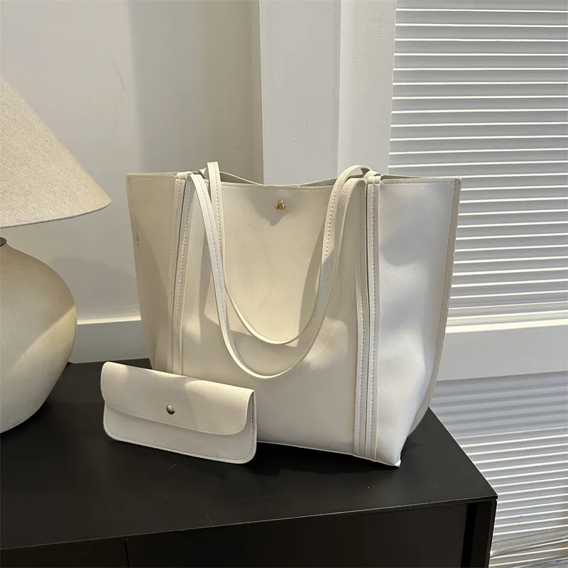 Women Fashionable Solid Color Large Capacity PU Shoulder Bag