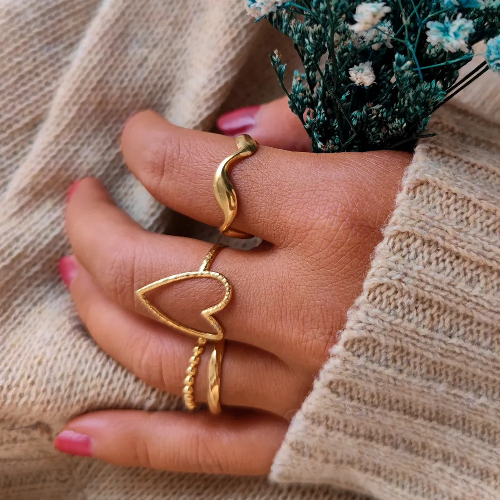 Personalized Hollow Love Heart Titanium Steel Ring Set for Women Fashion Commuter