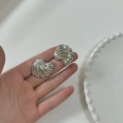 Women Fashion Irregular Shell Metal Earrings