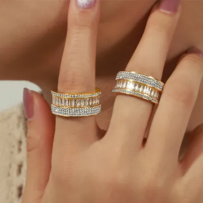 Women Elegant Multi-Layer Rhinestone-Encrusted Zircon Design Titanium Steel Gold-Plated Ring