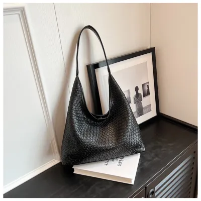 Fashion Elegant Women Solid Color Leather Commuter Shoulder Bag