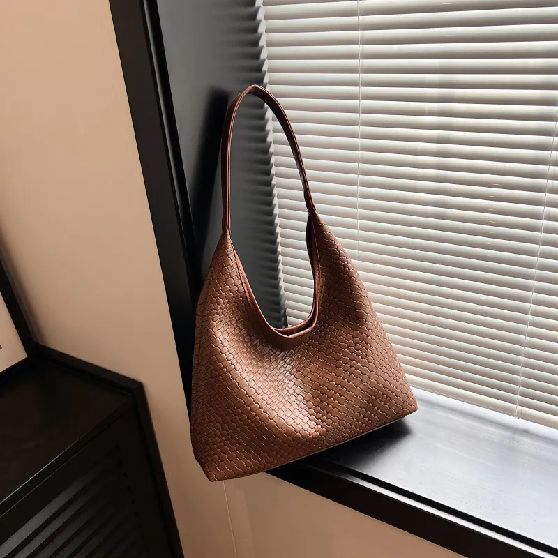 Fashion Elegant Women Solid Color Leather Commuter Shoulder Bag