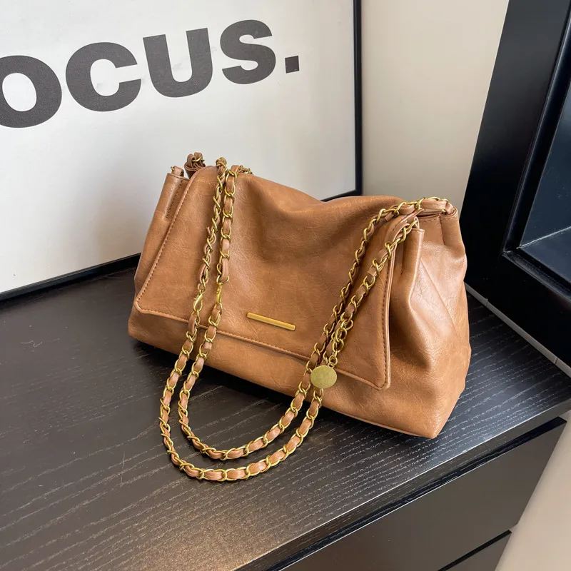 Large Capacity Women Retro Chain Shoulder Bag for Autumn Winter