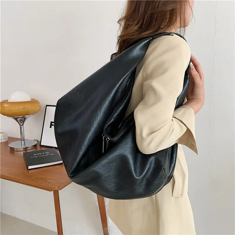 Women Casual Large Capacity Zipper PU Shoulder Bag with Soft Oval Shape