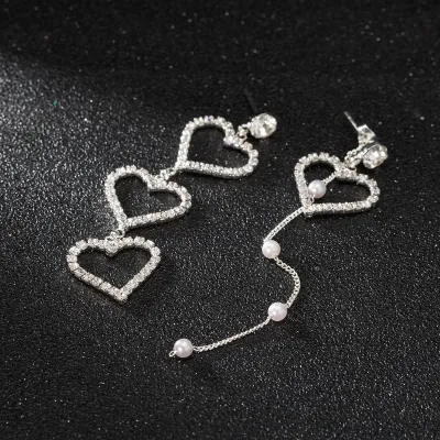 Women's Fashion Heart-Shaped Rhinestone Asymmetric Earrings