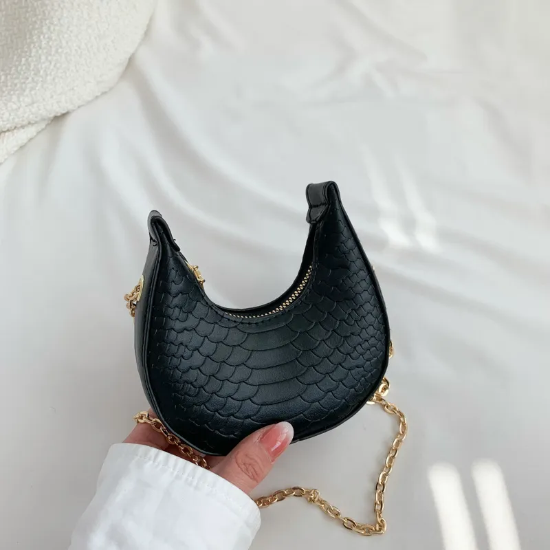 Women Casual Solid Color Dumpling-Shaped Zipper Chain Mini Crossbody Bag